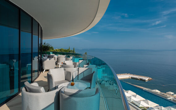 Aura Lounge Bar