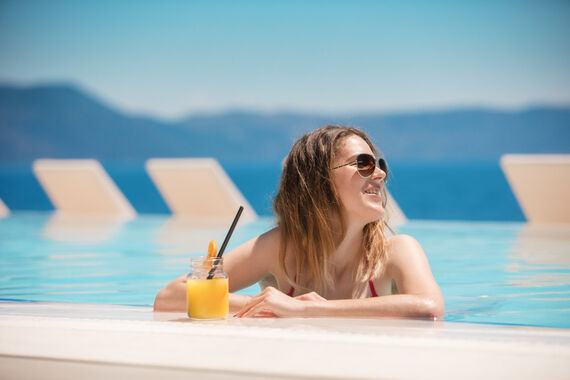 Splash pool bar 