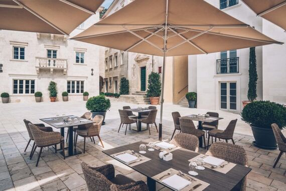 Piazza Restaurant