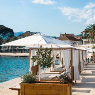 Pool Bar / Beach Bar