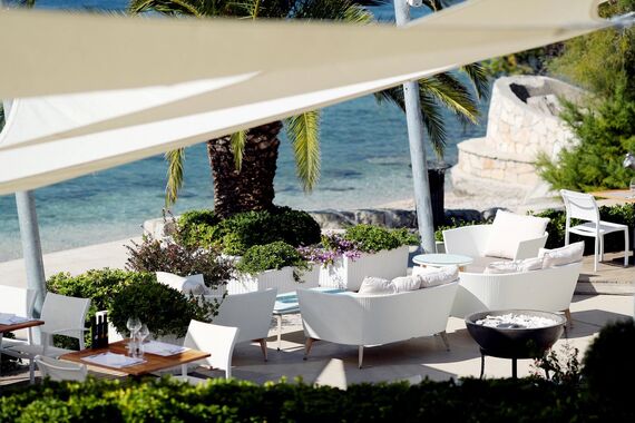 7 Palms Restaurant