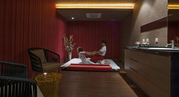 Maestral Resort & Casino