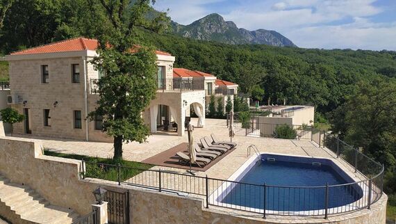 Hotel Oak Leaf Residence