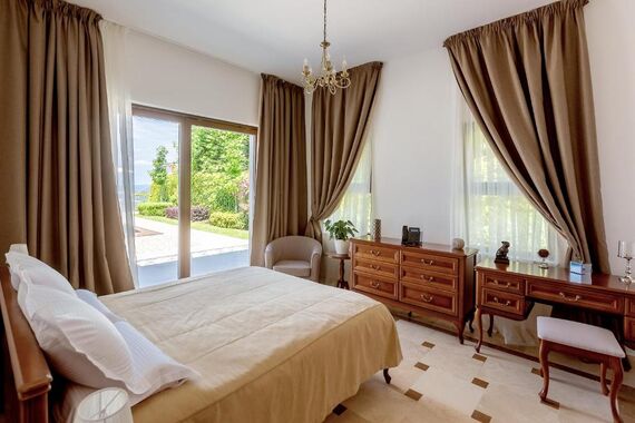 Hotel Oak Leaf Residence