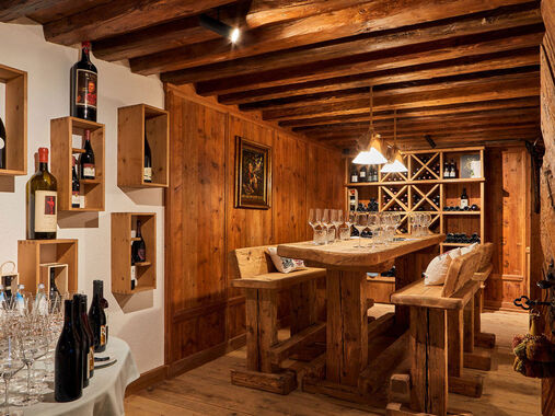 Бар Wine Stube, Smoker's Lounge