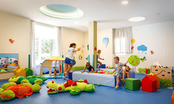 Valamar Girandella Family