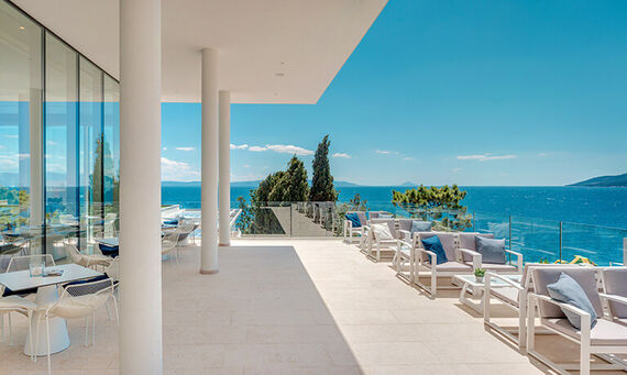  Vista Lobby Bar