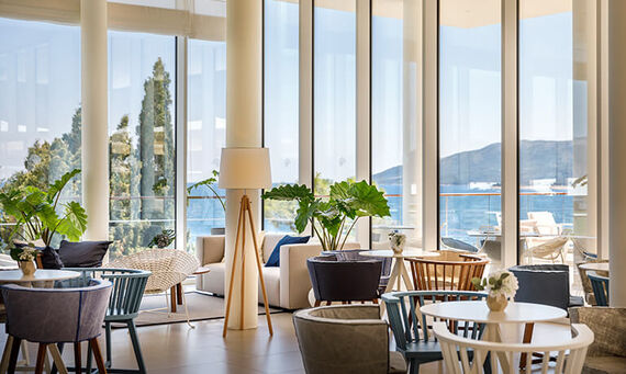  Vista Lobby Bar
